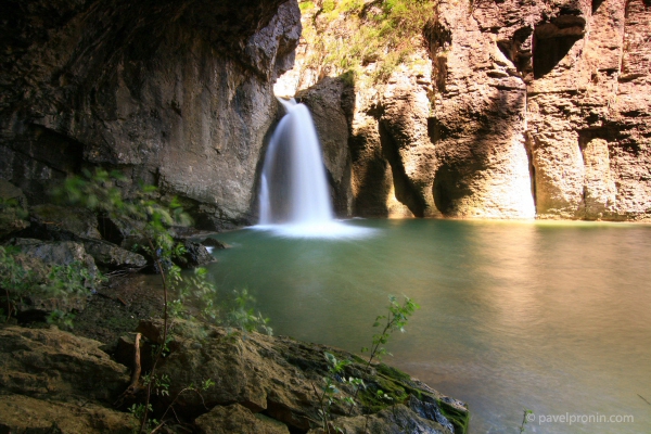 Водопад Момин скок, село Емен