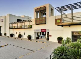 MOVENPICK HOTEL или подобен